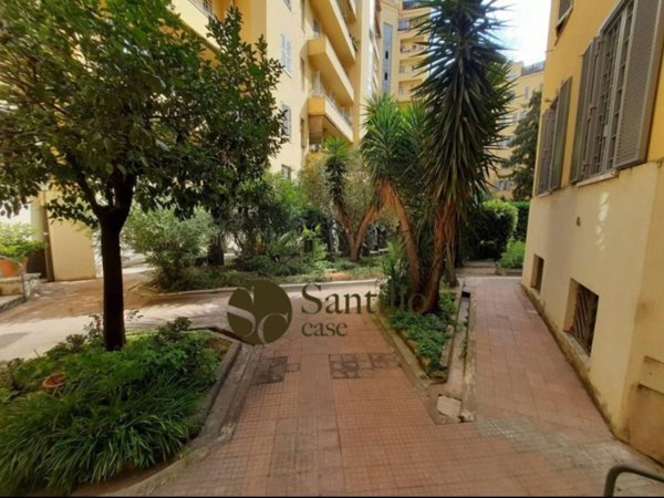 locale commerciale in vendita a Roma in zona Tuscolano