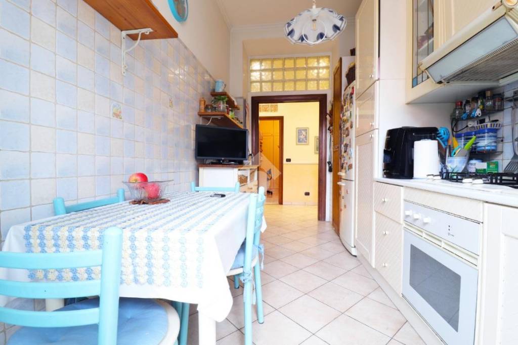 appartamento in vendita a Roma in zona Tuscolano