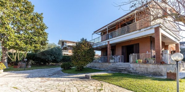 casa indipendente in vendita a Roma in zona Infernetto