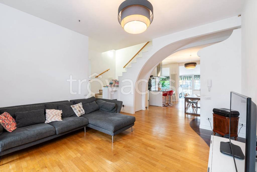 casa indipendente in vendita a Roma in zona Casal Palocco