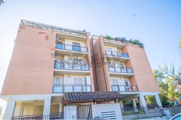 appartamento in vendita a Roma in zona Magliana Vecchia
