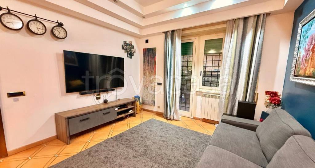 appartamento in vendita a Roma in zona Colle del Sole