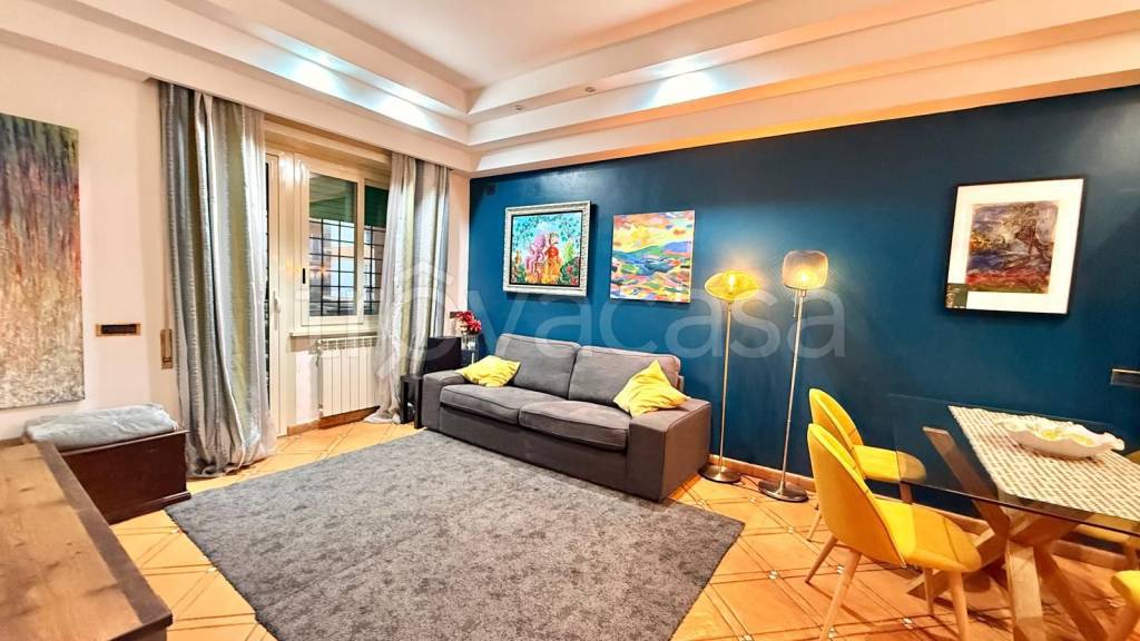 appartamento in vendita a Roma in zona Colle del Sole