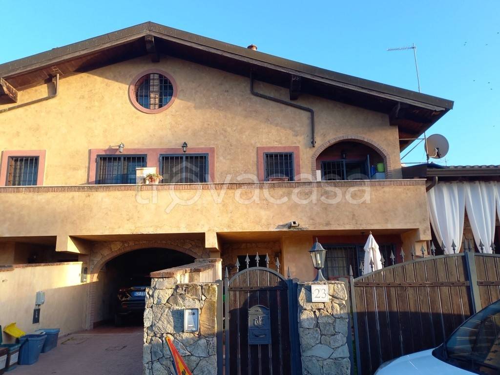 casa indipendente in vendita a Roma in zona Infernetto