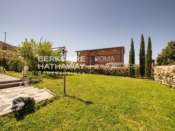 appartamento in vendita a Roma in zona Giardini di Corcolle