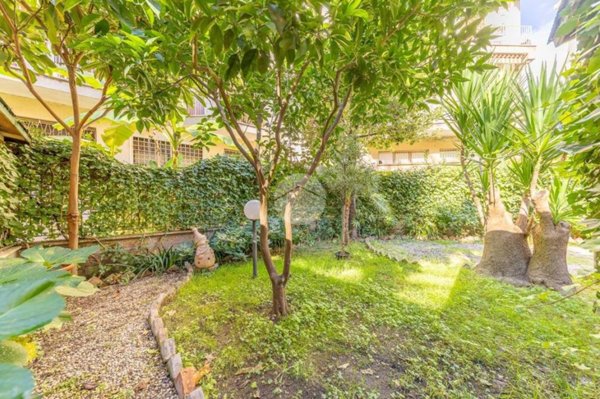 appartamento in vendita a Roma in zona Appio Latino