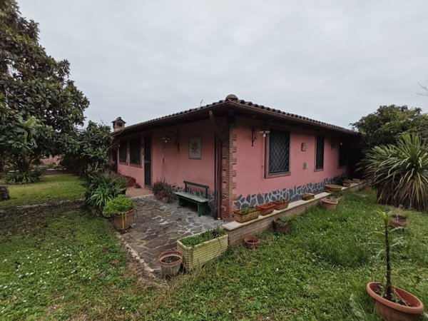 casa indipendente in vendita a Roma in zona Longarina