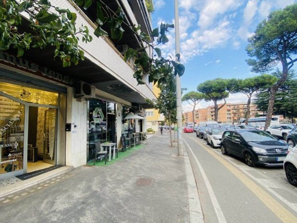 negozio in vendita a Roma in zona Aurelio