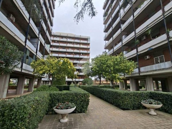appartamento in vendita a Roma in zona Torre Spaccata