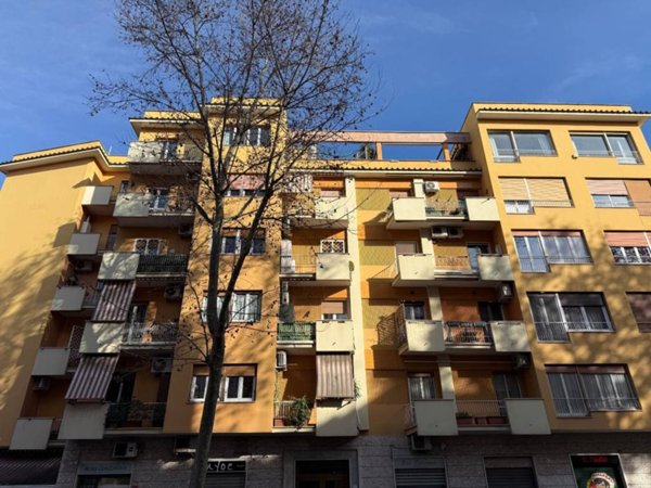 appartamento in vendita a Roma in zona Appio Latino