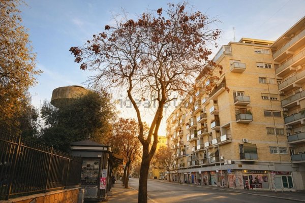 appartamento in vendita a Roma in zona Ostiense