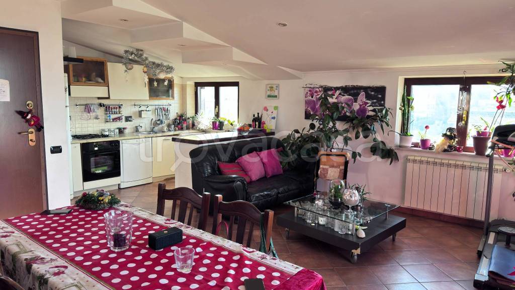 appartamento in vendita a Roma in zona Valle Muricana