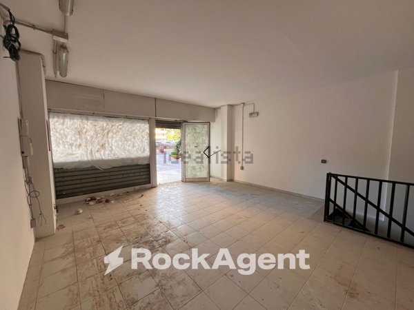 locale commerciale in vendita a Roma in zona Ardeatino