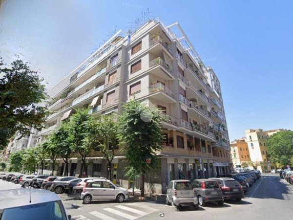 appartamento in vendita a Roma in zona Appio Latino