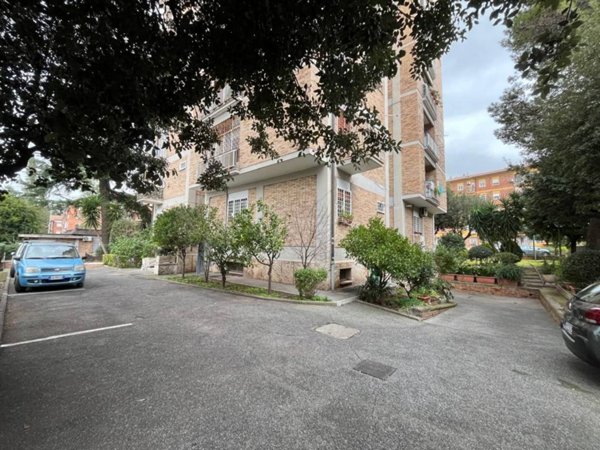 appartamento in vendita a Roma in zona Torre Spaccata