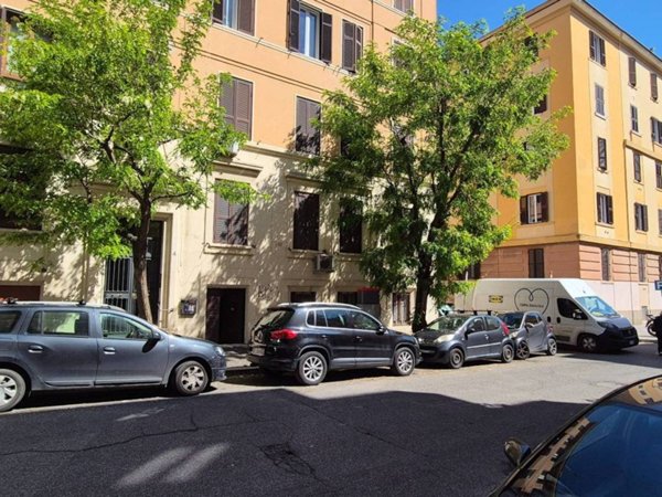 appartamento in vendita a Roma in zona Appio Latino