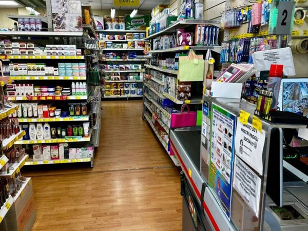 negozio in vendita a Roma in zona Torrevecchia