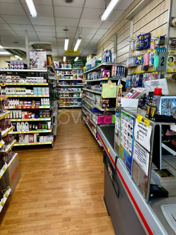 negozio in vendita a Roma in zona Primavalle