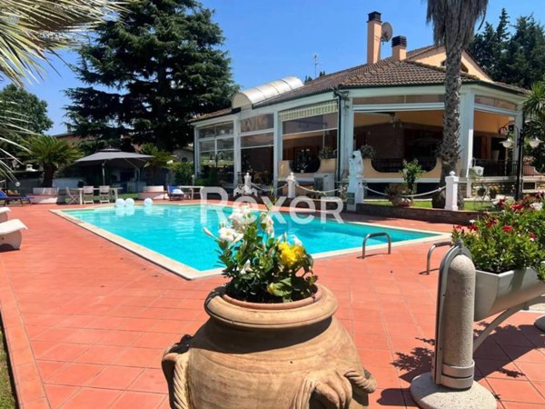 casa indipendente in vendita a Roma in zona Fonte Laurentina