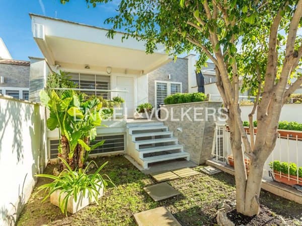 casa indipendente in vendita a Roma in zona Acilia