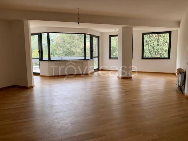 appartamento in vendita a Roma in zona Mostacciano