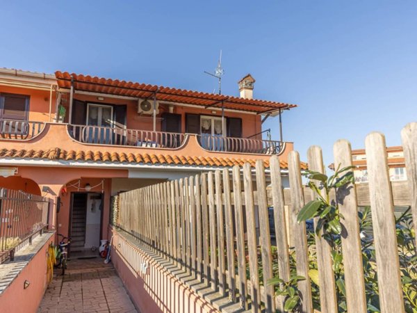 appartamento in vendita a Roma in zona Finocchio