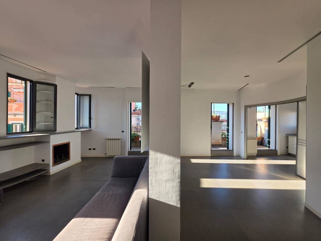 appartamento in vendita a Roma in zona Trastevere
