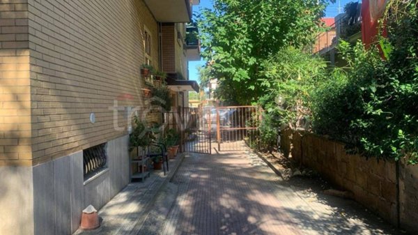 locale di sgombero in vendita a Roma in zona Torre Angela