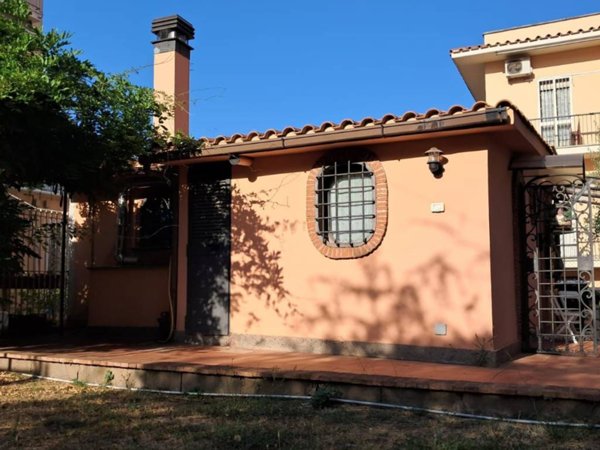 casa indipendente in vendita a Roma in zona Ardeatino