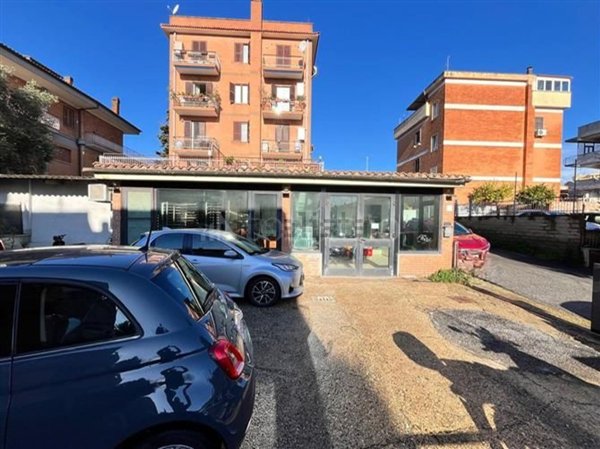 ufficio in vendita a Roma in zona Tomba di Nerone