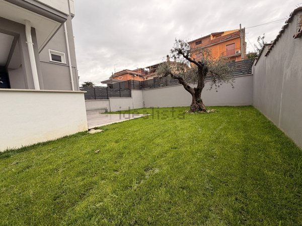 appartamento in vendita a Roma in zona Selva Candida