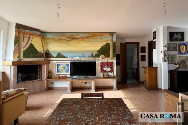 appartamento in vendita a Roma in zona Valle Muricana