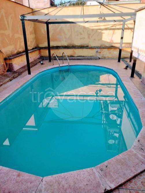 casa indipendente in vendita a Roma in zona Massimina/Casal Lumbroso