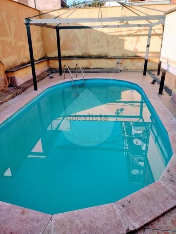 casa indipendente in vendita a Roma in zona Massimina/Casal Lumbroso