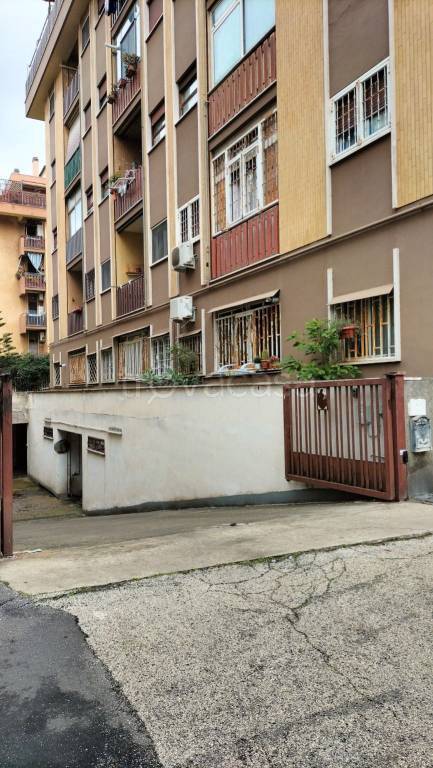 locale di sgombero in vendita a Roma in zona Ostia