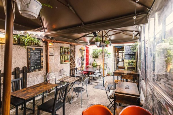 negozio in vendita a Roma in zona Tuscolano