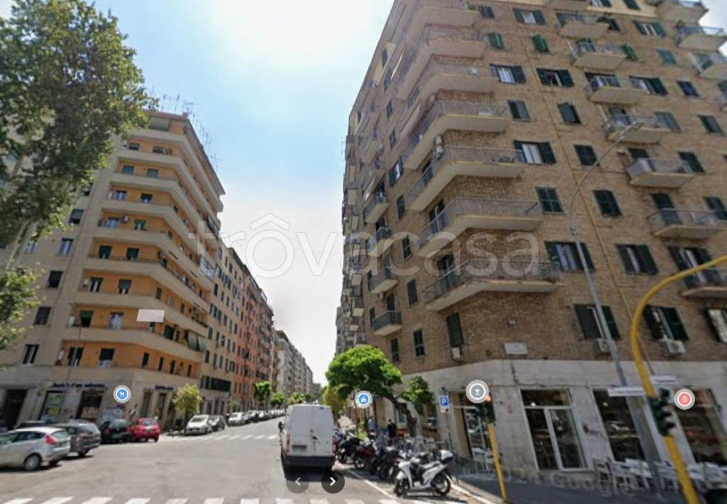 locale commerciale in vendita a Roma