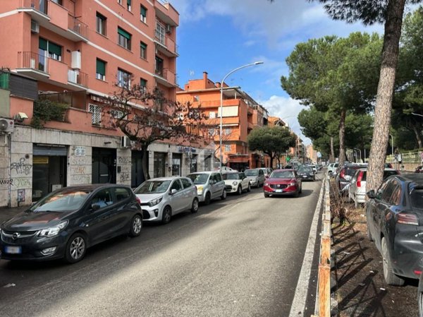 locale commerciale in vendita a Roma