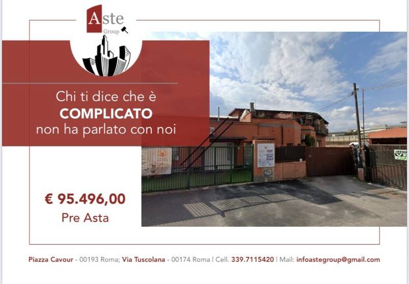 negozio in vendita a Roma in zona Casal Morena