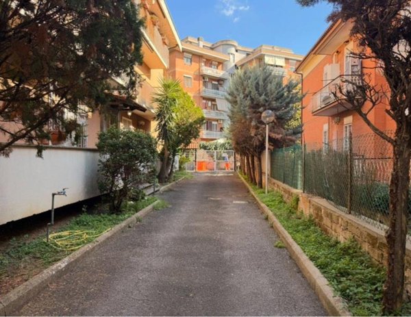 appartamento in vendita a Roma in zona Appio Claudio