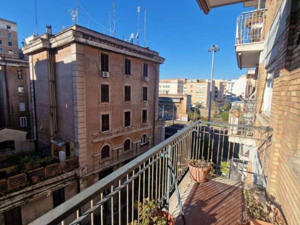 appartamento in vendita a Roma in zona Appio Latino