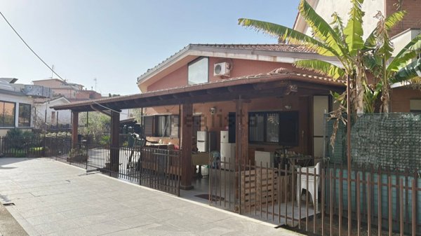 casa indipendente in vendita a Roma in zona Tor Cervara