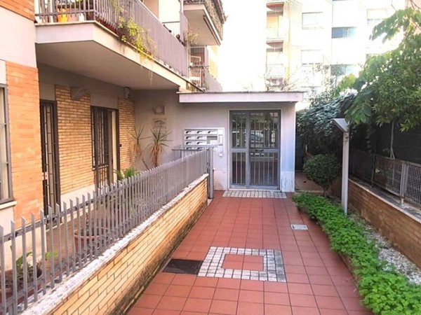 appartamento in vendita a Roma in zona Appio Claudio