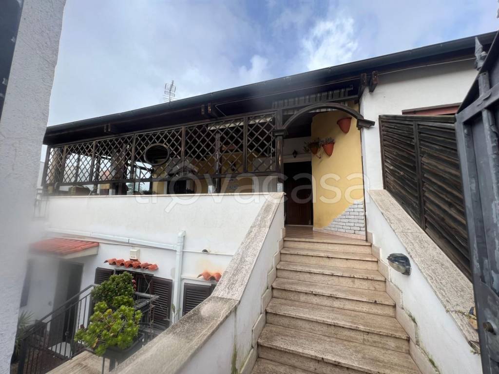 appartamento in vendita a Roma in zona Acilia