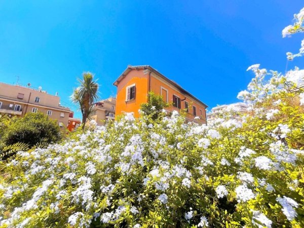 casa indipendente in vendita a Roma in zona Appio Latino