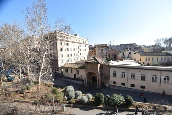 appartamento in vendita a Roma in zona Trastevere