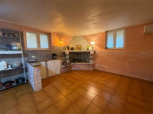 appartamento in vendita a Roma in zona Torrione Cerquetta