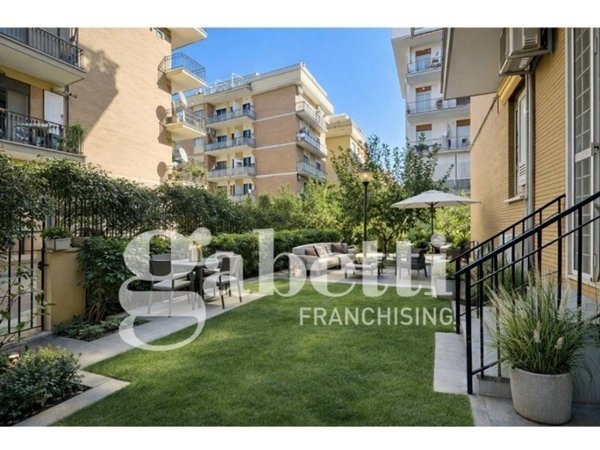 appartamento in vendita a Roma in zona Ostia