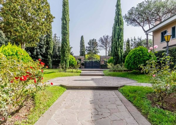 appartamento in vendita a Roma in zona Appio Pignatelli