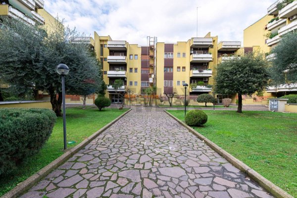 appartamento in vendita a Roma in zona Giuliano Dalmata